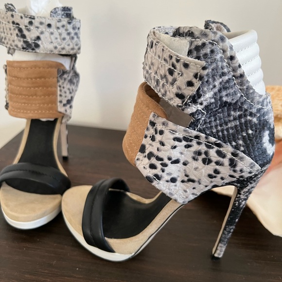 Mia Limited Edition genuine leather heels sandals - Picture 4 of 12